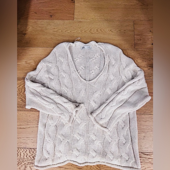 Zara V-Neck cable knit Cream Sweater - Picture 4 of 7